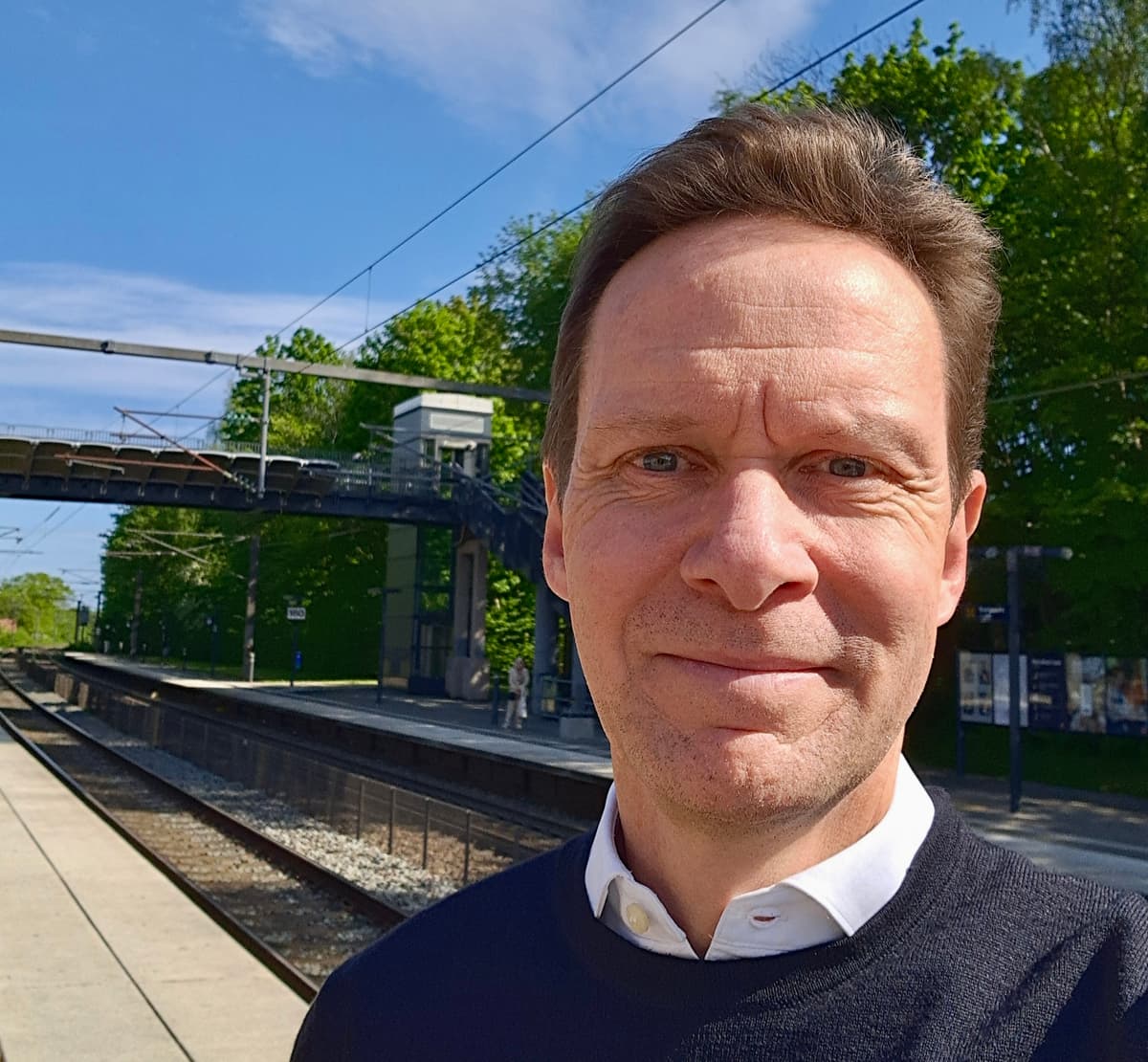 SKAL VIRKSOMHEDEN LEDES AF EN LEDERGRUPPE ELLER EN GRUPPE INDIVIDUELLE LEDERE?