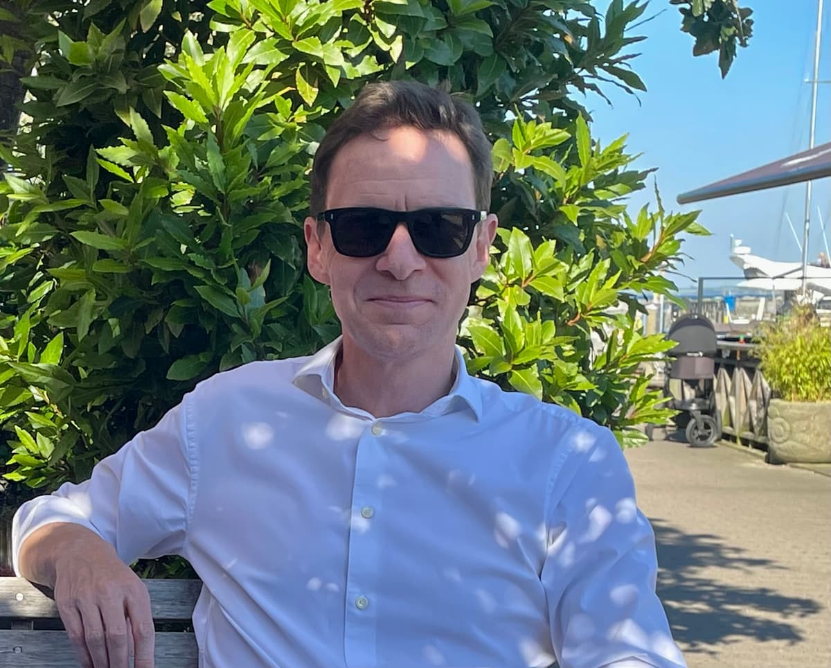 LEADERSHIP IN THE AGE OF COMPLEXITY: RETHINKING POWER, PURPOSE, AND PERFORMANCE